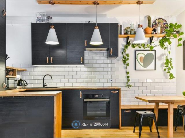 Christchurch Road, London SW2, 1 bed flat to rent, £2,500 pcm | PrimeLocation