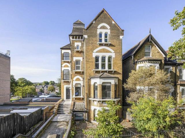 Christchurch Road, London SW2 2 bed flat to rent £2,250 pcm £519 pw