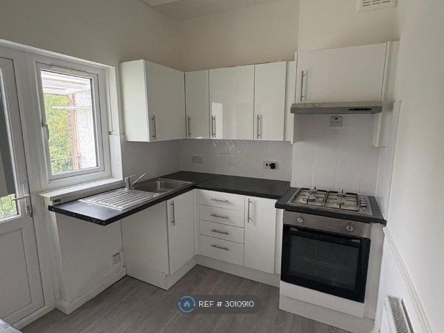 Christchurch Road, London SW2, 3 bed flat to rent, £3,100 pcm | PrimeLocation