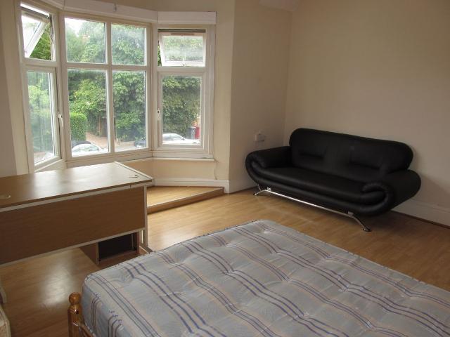 Christchurch Road, Reading RG2, 4 bed shared accommodation to rent, £2,400 pcm | PrimeLocation