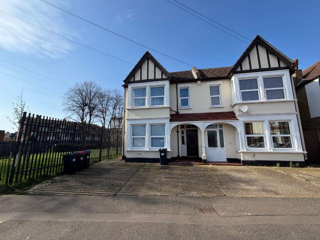 Christchurch Road, Southend On Sea SS2, 1 bed flat to rent, £1,000 pcm | PrimeLocation