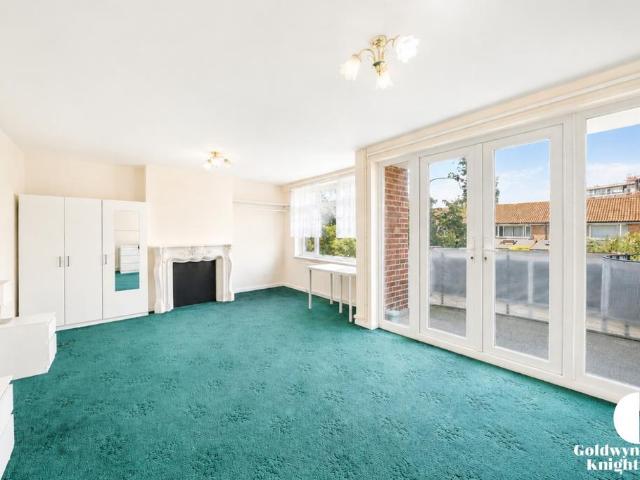 Christchurch Way, London SE10 3 bed maisonette to rent £2,550 pcm £588 pw