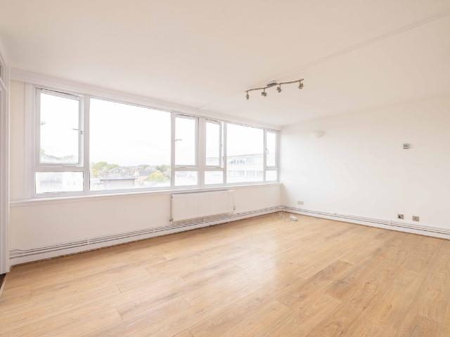 Christian Square, Ward Royal, Windsor SL4, 2 bed flat to rent, £1,550 pcm | PrimeLocation