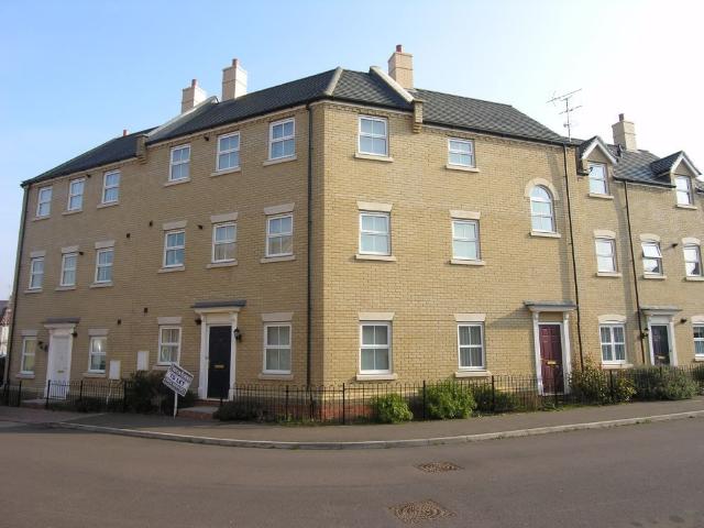 Christie Drive, Hinchingbrooke PE29, 2 bed flat to rent, £1,100 pcm | PrimeLocation