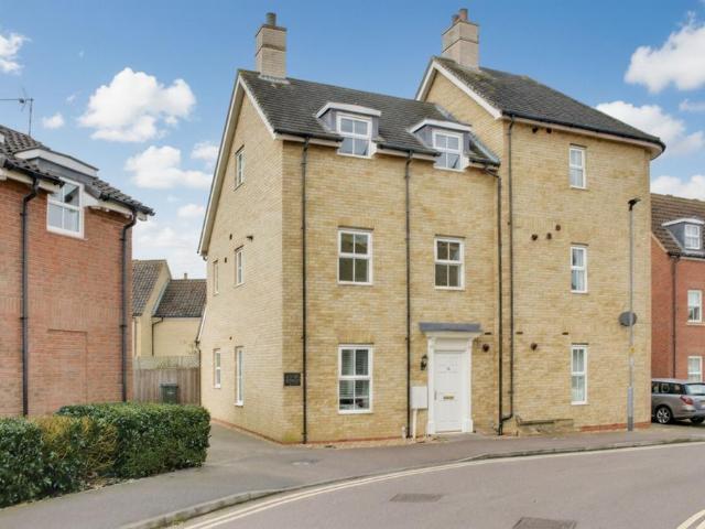 Christie Drive, Huntingdon PE29 2 bed maisonette to rent £1,025 pcm £237 pw