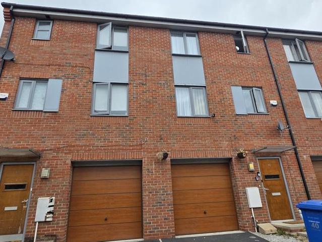 Christie Lane, Salford, M7 4 bed house to rent £1,700 pcm £392 pw