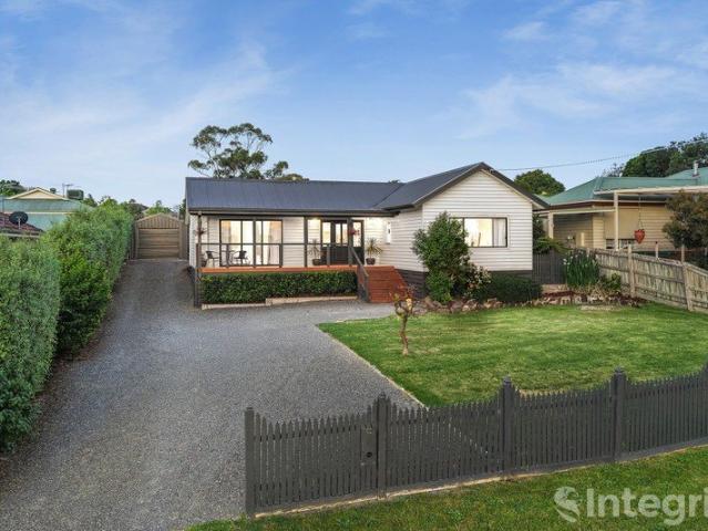 Christmas Hills Views Meet Exceptional Outdoor Living