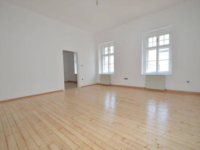 CHRISTOPH CHROMECEK IMMOBILIEN PERCHTOLDSDORF Helle 2 Zimmer Altbauwohnung in Zentrumslage!