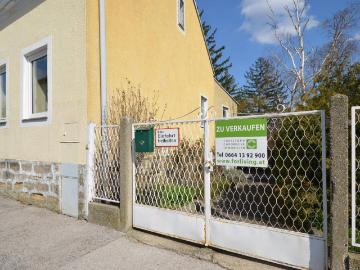 CHRISTOPH CHROMECEK IMMOBILIEN PERCHTOLDSDORF Ruhig gelegener und ausbaufähiger Altbau auf Eigengrund!