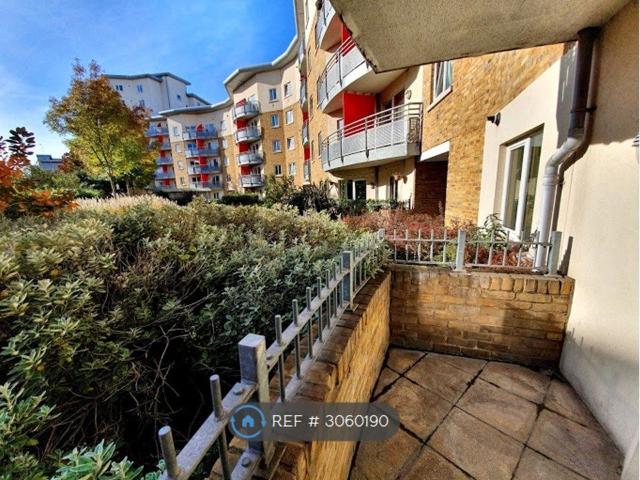 Christopher Bell Tower, London E3, 2 bed flat to rent, £2,427 pcm | PrimeLocation