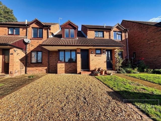 Christopher Crescent, Poole, BH15 2 bed terraced house to rent £1,300 pcm £300 pw