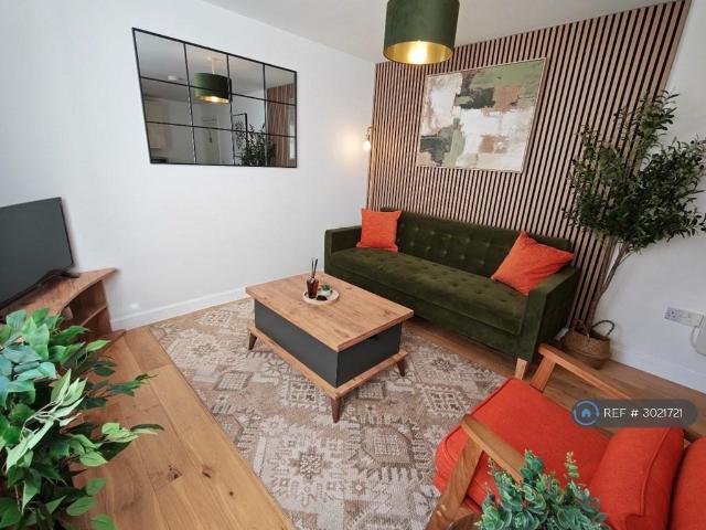Christrchurch Road, Bournemouth, BH1 2 bed flat to rent £1,650 pcm £381 pw