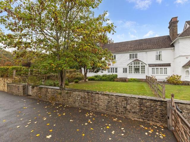 Christs Hospital, Horsham, West. 5 bed semi detached house to rent £3,950 pcm £912 pw