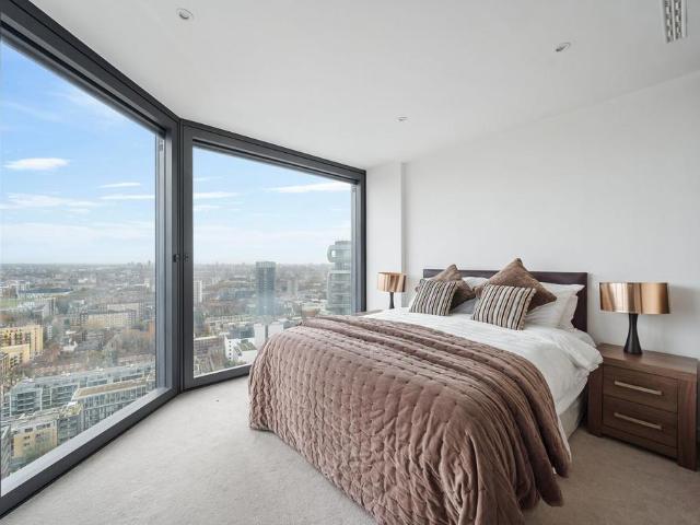 Chronicle Tower, City Road, EC1V 3 bed apartment to rent £6,000 pcm £1,385 pw