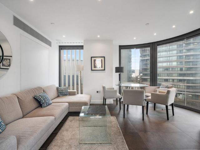 Chronicle Tower, City Road, London EC1V 2 bed apartment to rent £4,500 pcm £1,038 pw