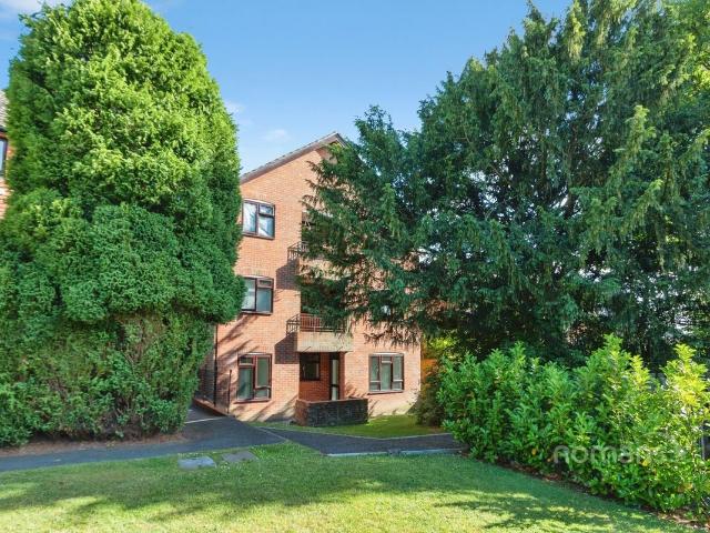 Chudleigh Court, Clockhouse Road, Farnborough GU14, 2 bed flat to rent, £1,300 pcm | PrimeLocation