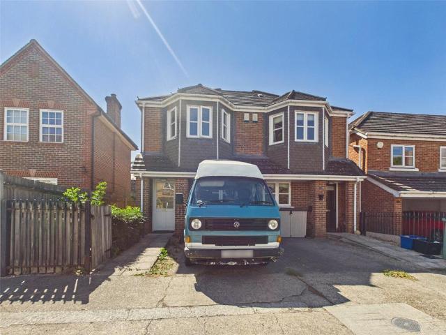 Churchview Road, Twickenham 2 bed semi detached house to rent £2,700 pcm £623 pw