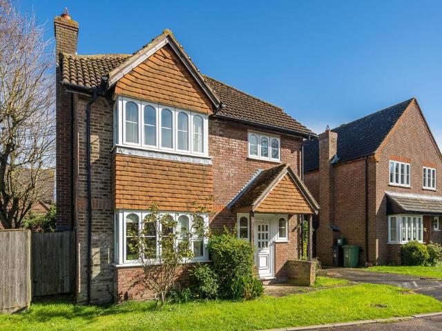Churchward Close, Grove OX12 3 bed detached house to rent £1,750 pcm £404 pw