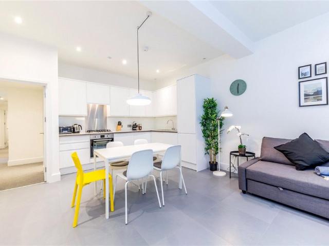 Churchway, Euston, London, NW1 3 bed mews to rent £4,150 pcm £958 pw
