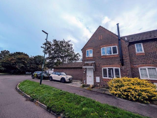 Churchwood Drive, Chichester 3 bed terraced house to rent £1,550 pcm £358 pw
