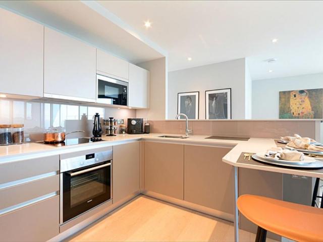 Churchyard Row, Elephant and Castle. 2 bed flat to rent £3,240 pcm £748 pw