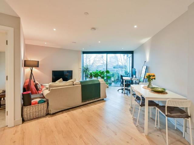 Churchyard Row, Kennington, London, SE11 1 bed flat to rent £3,500 pcm £808 pw