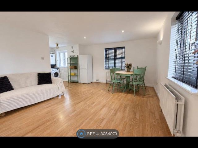 Church Court, Isleworth TW7, 1 bed flat to rent, £1,600 pcm | PrimeLocation