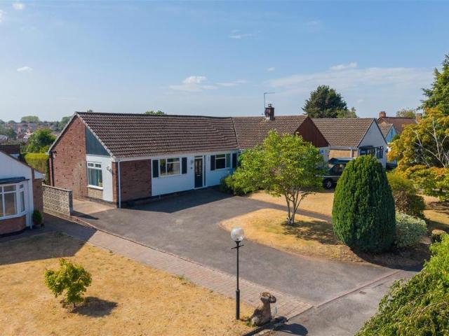 Church Close, Whitnash, Leamington Spa 2 bed semi detached bungalow to rent £1,250 pcm £288 pw