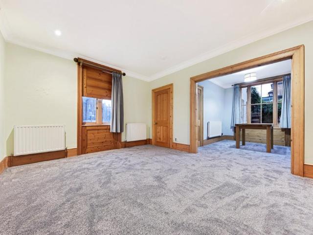 Church Crescent, Victoria Park. 3 bed semi detached house to rent £3,900 pcm £900 pw