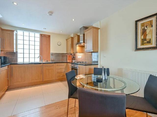 Church Gate Court, Steele Road. 2 bed flat to rent £2,900 pcm £669 pw