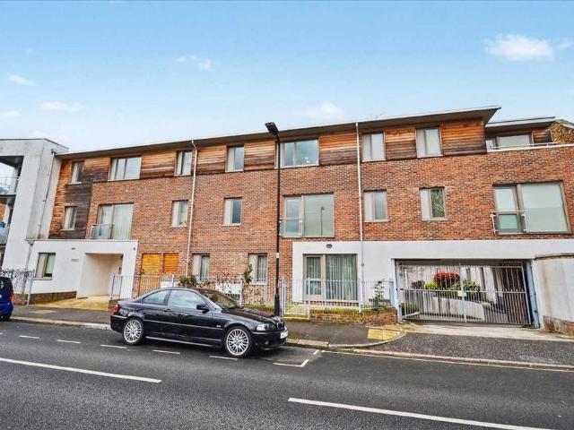Church Gate Court, Steele Road, Chiswick 2 bed flat to rent £2,747 pcm £634 pw