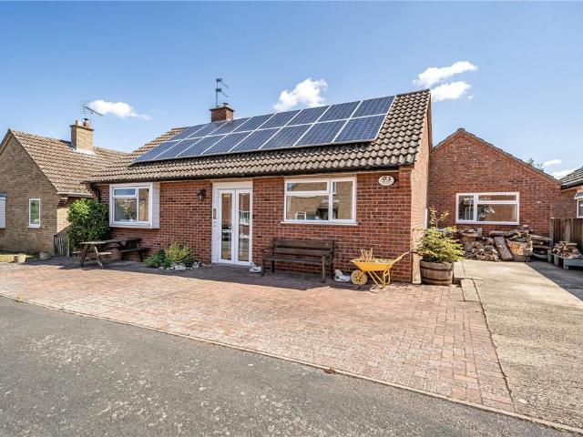 Church Gardens, Barningham, Bury St. 4 bed bungalow to rent £1,350 pcm £312 pw