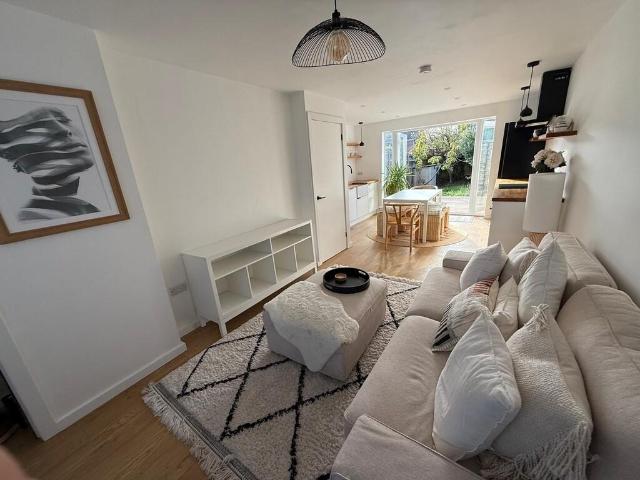 Church Green, Shoreham by Sea BN43 2 bed terraced house to rent £1,595 pcm £368 pw