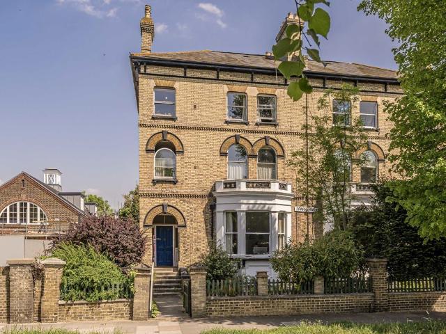 Church Grove, Hampton Wick KT1, 1 bed flat to rent, £1,600 pcm | PrimeLocation