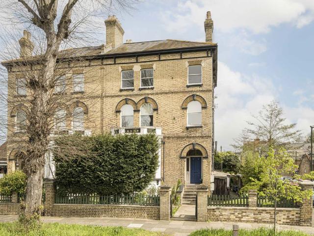 Church Grove, Hampton Wick KT1, 1 bed flat to rent, £1,700 pcm | PrimeLocation