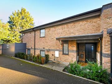 Church Grove, Hampton Wick, Kingston. 1 bed flat to rent £3,315 pcm £765 pw