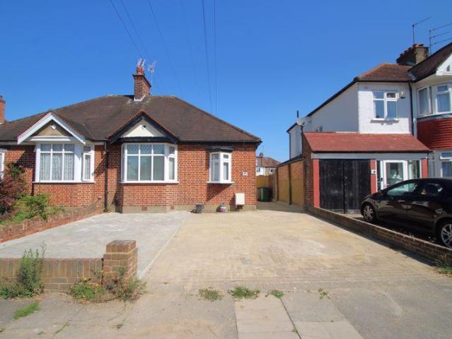 Church Drive, Harrow 3 bed bungalow to rent £2,350 pcm £542 pw