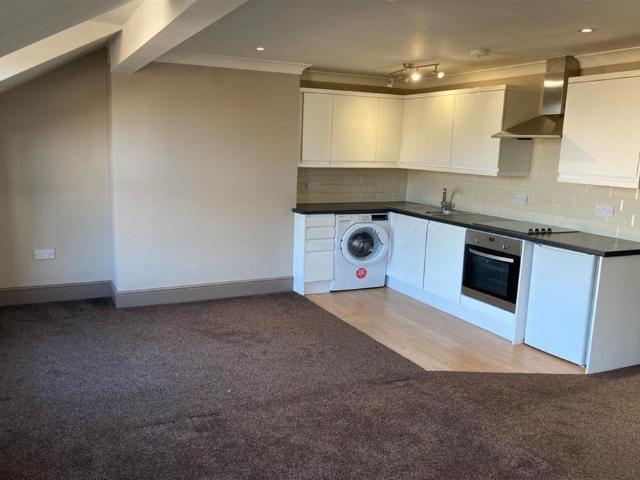 Church Lane, 2 8 Church Lane, LS28 2 bed apartment to rent £725 pcm £167 pw