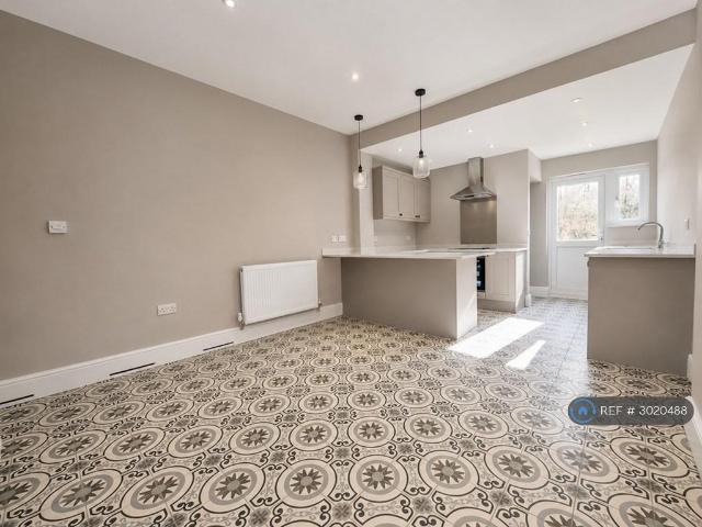 Church Lane, Tamworth, B79 3 bed terraced house to rent £1,350 pcm £312 pw