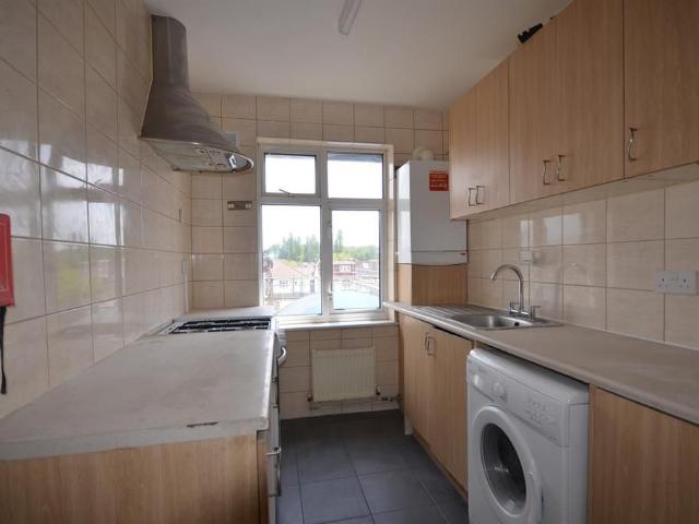 Church Lane, Kingsbury NW9, 2 bed flat to rent, £1,650 pcm | PrimeLocation