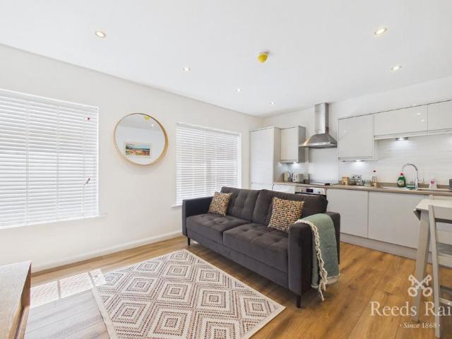 Church Lane, Leeds LS26 2 bed apartment to rent £1,000 pcm £231 pw