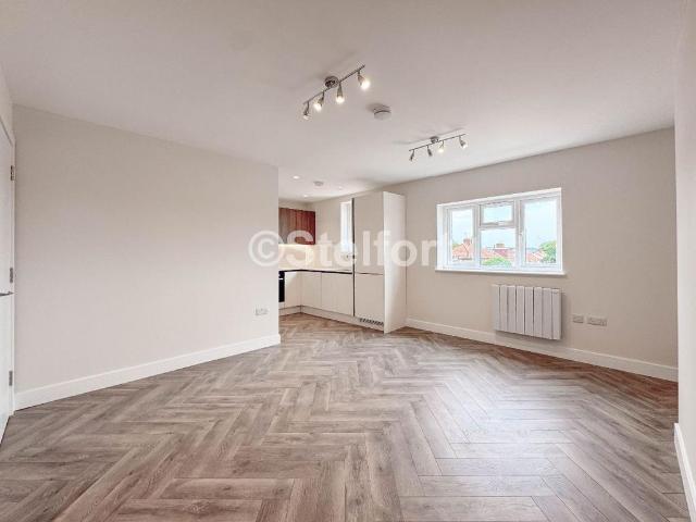 Church Lane, London, NW9 2 bed apartment to rent £1,850 pcm £427 pw