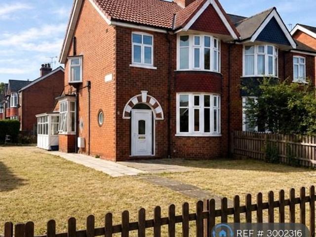Church Lane, Scunthorpe, DN15 3 bed semi detached house to rent £950 pcm £219 pw