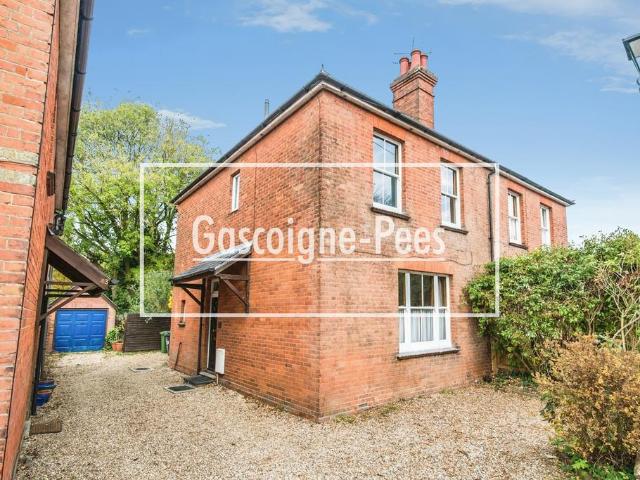 Church Square, Basingstoke, RG21 4 bed house to rent £1,600 pcm £369 pw