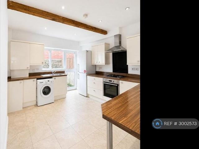 Church St, Burnley, BB12 2 bed terraced house to rent £750 pcm £173 pw