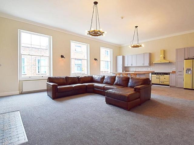 Church Street, Basingstoke. 2 bed apartment to rent £1,450 pcm £335 pw