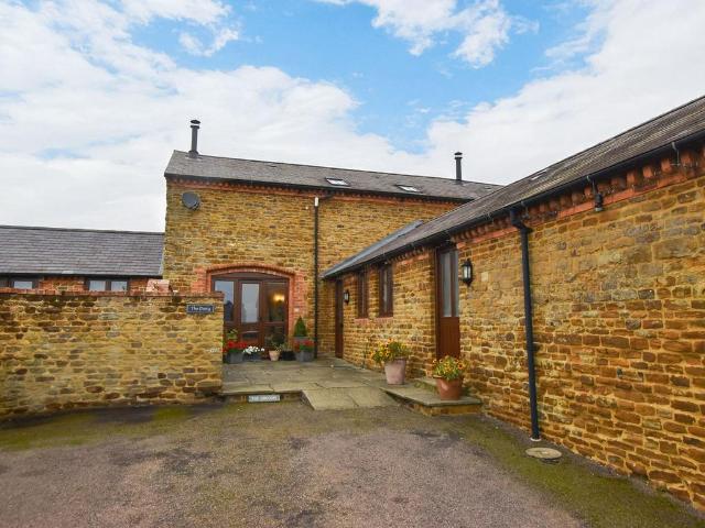Church Street, Blakesley, NN12 4 bed barn conversion to rent £1,850 pcm £427 pw