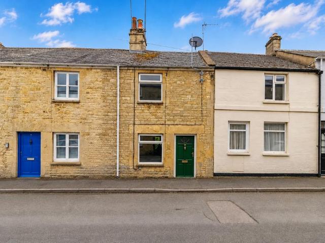 Church Street, Cirencester. 3 bed terraced house to rent £1,400 pcm £323 pw