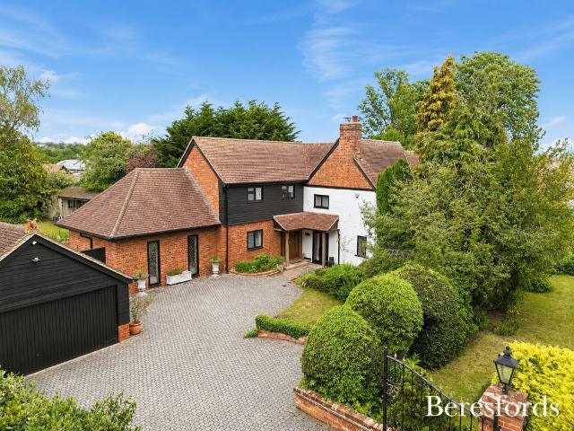 Church Street, CM11 4 bed detached house to rent £4,250 pcm £981 pw