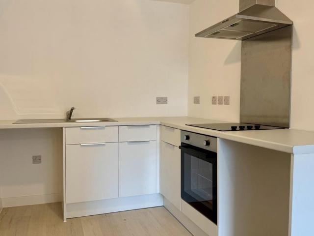 Church Street, Dewsbury, Dewsbury WF13, 1 bed flat to rent, £550 pcm | PrimeLocation
